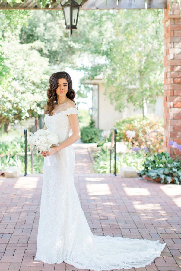 Vestidos de novia con cola de sirena y encaje